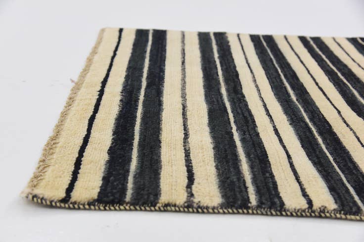 Detail image of 3' x 4' 10 Hand Knotted Modern Ziegler Rug