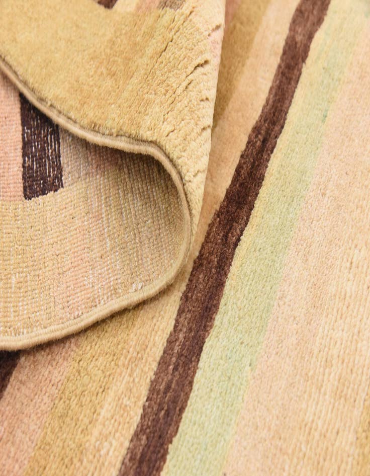 Detail image of 4' 7 x 6' 4  Hand Knotted Modern Ziegler Rug