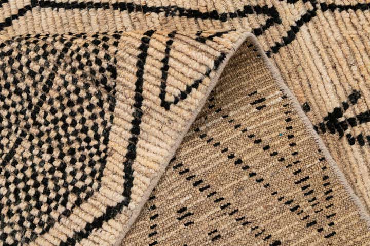 5' 9 x 7' 6 Hand Knotted Moroccan Wool Rug