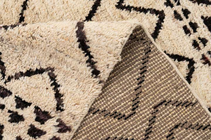 5' 5 x 7' 8 Hand Knotted Moroccan Wool Rug