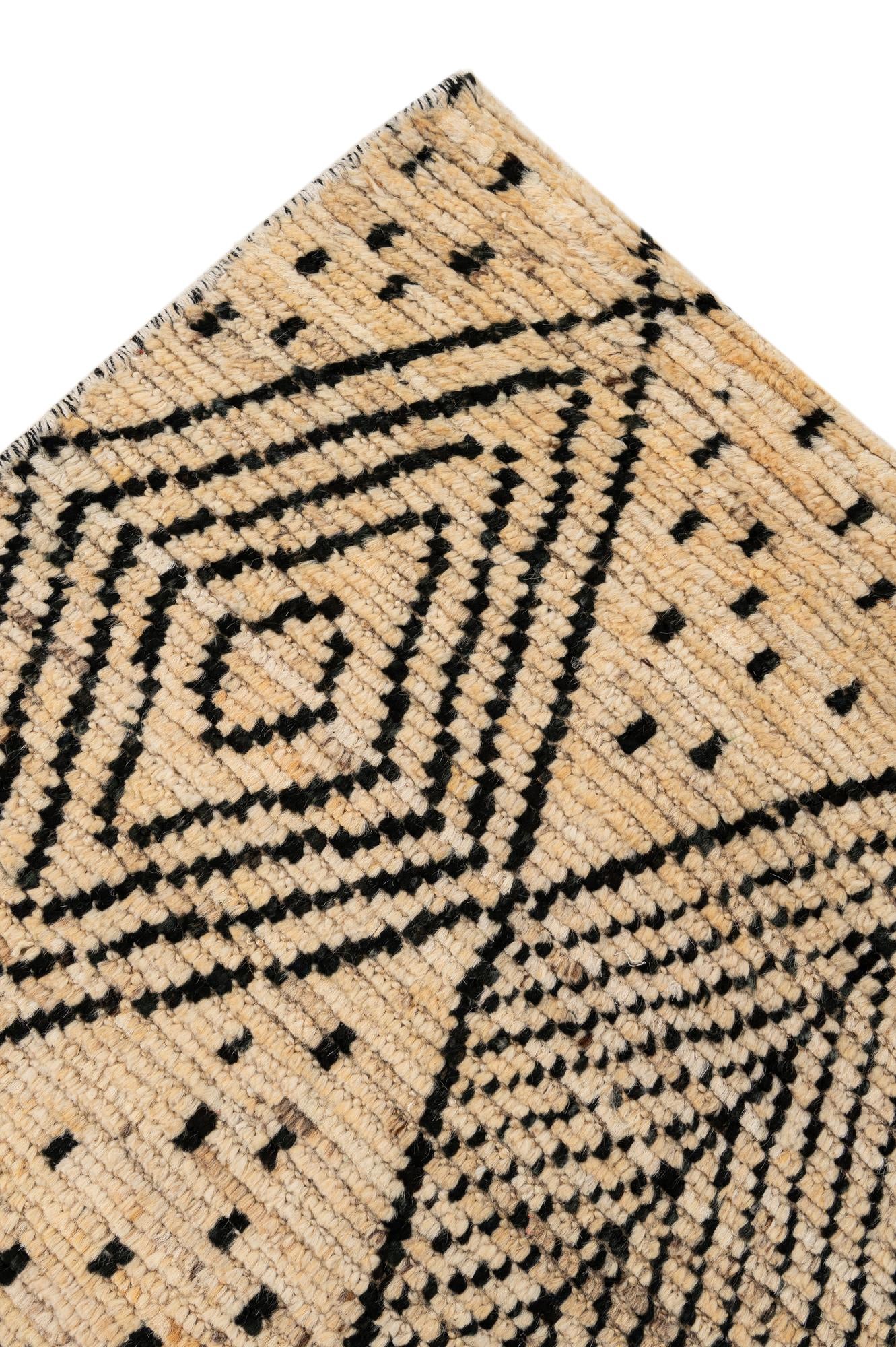 5' 9 x 7' 5 Hand Knotted Moroccan Wool Rug
