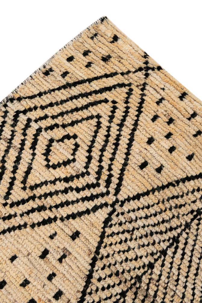 5' 9 x 7' 5 Hand Knotted Moroccan Wool Rug