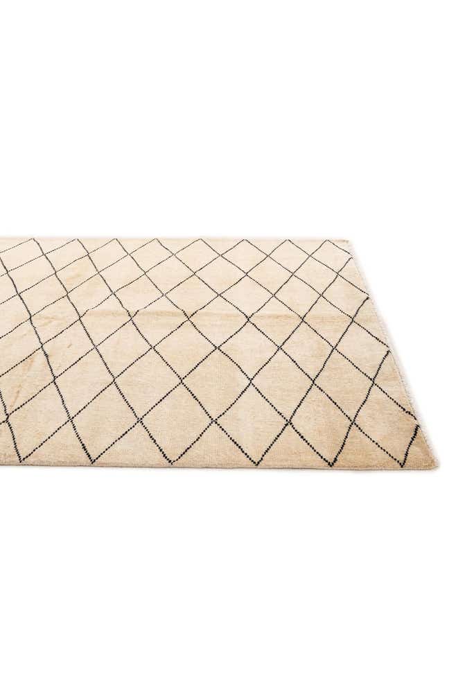 5' 9 x 8' 3 Hand Knotted Moroccan Wool Rug