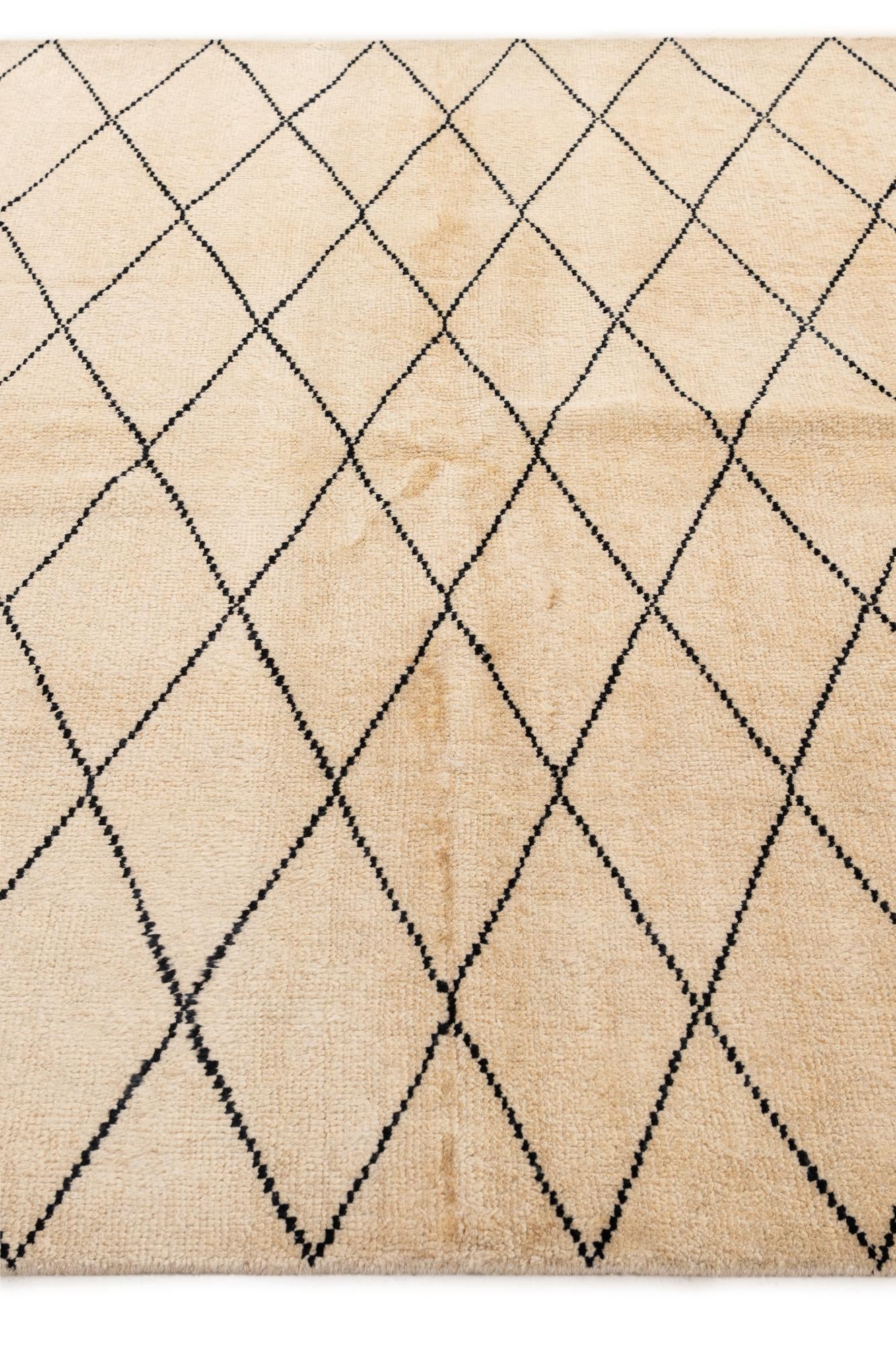 5' 9 x 8' 3 Hand Knotted Moroccan Wool Rug