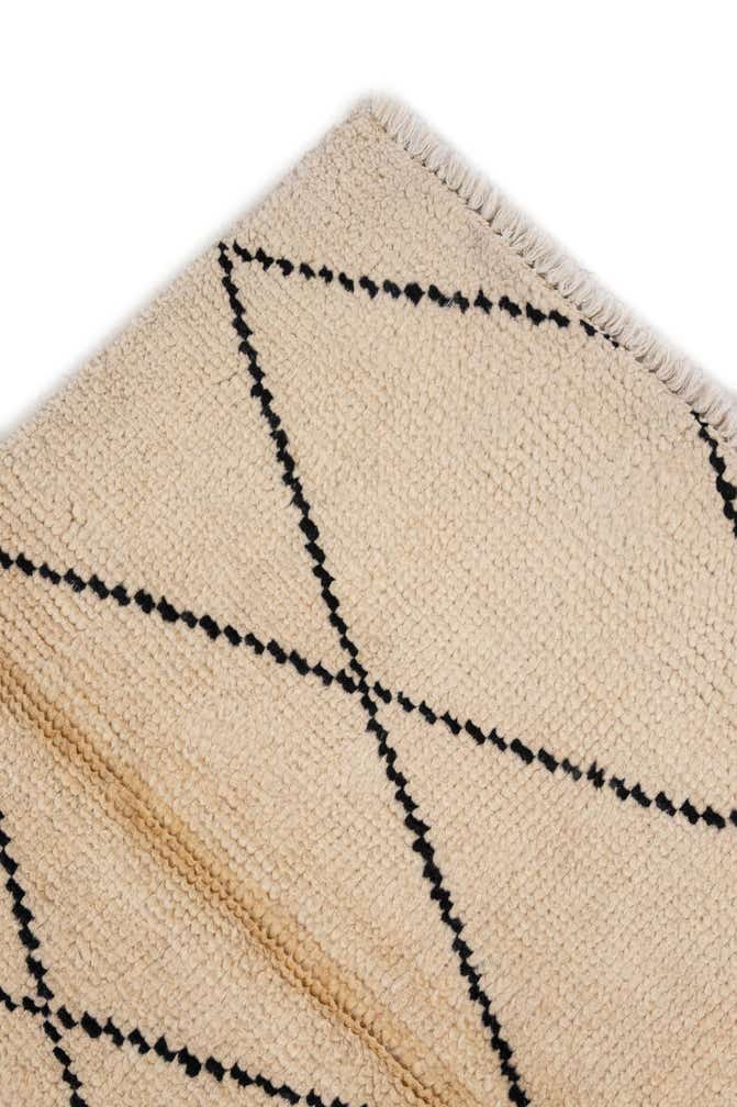 5' 9 x 8' 3 Hand Knotted Moroccan Wool Rug