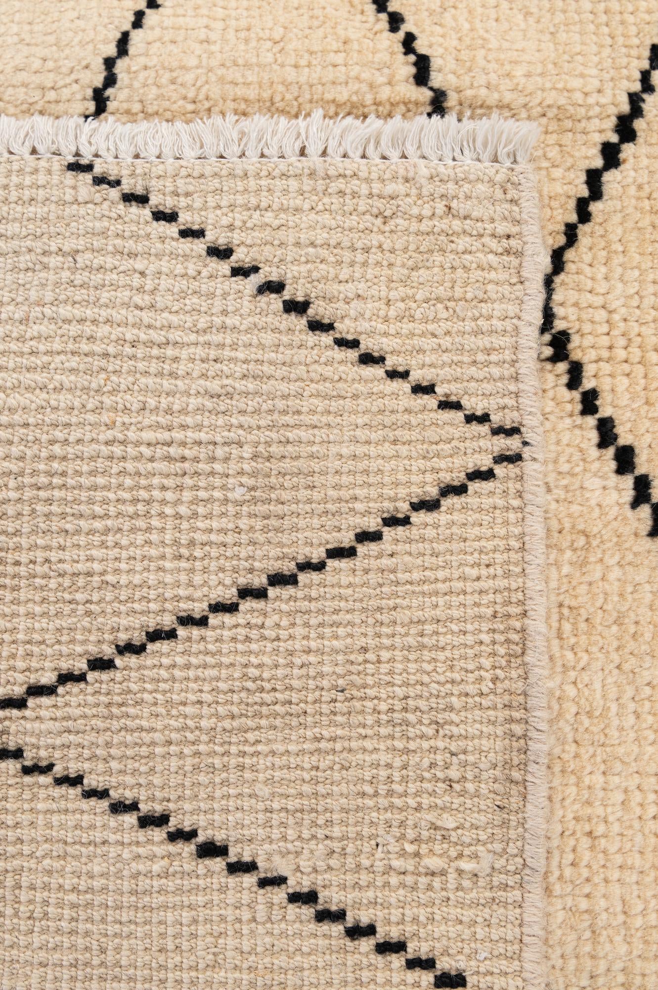 5' 9 x 8' 3 Hand Knotted Moroccan Wool Rug