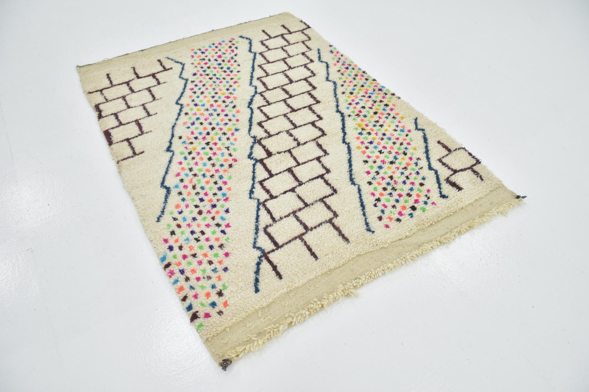 4' 6 x 6' 2 Hand Knotted Moroccan Wool Rug
