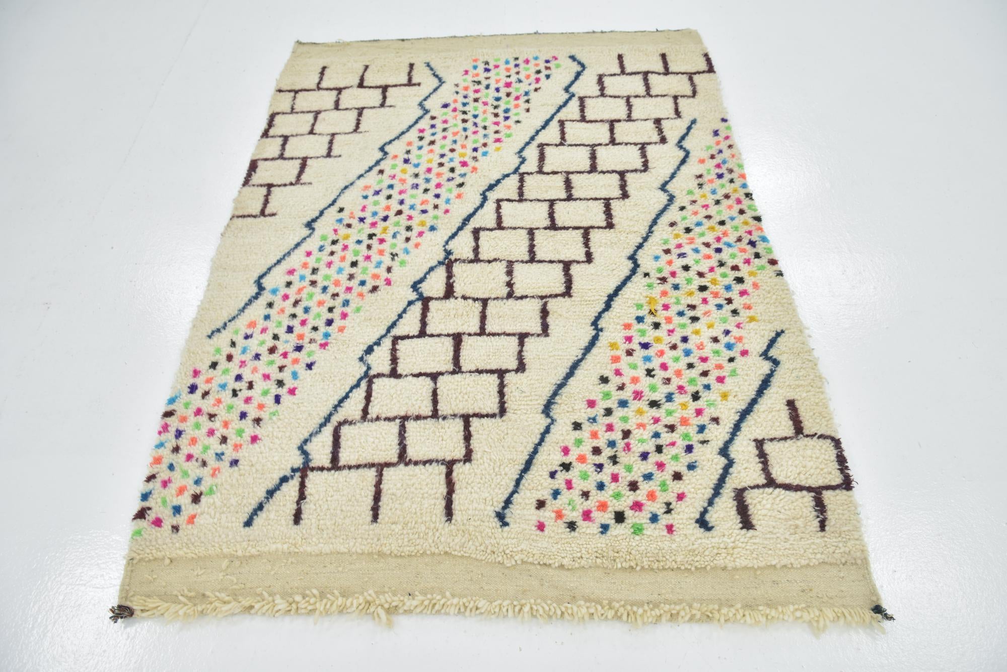 4' 6 x 6' 2 Hand Knotted Moroccan Wool Rug