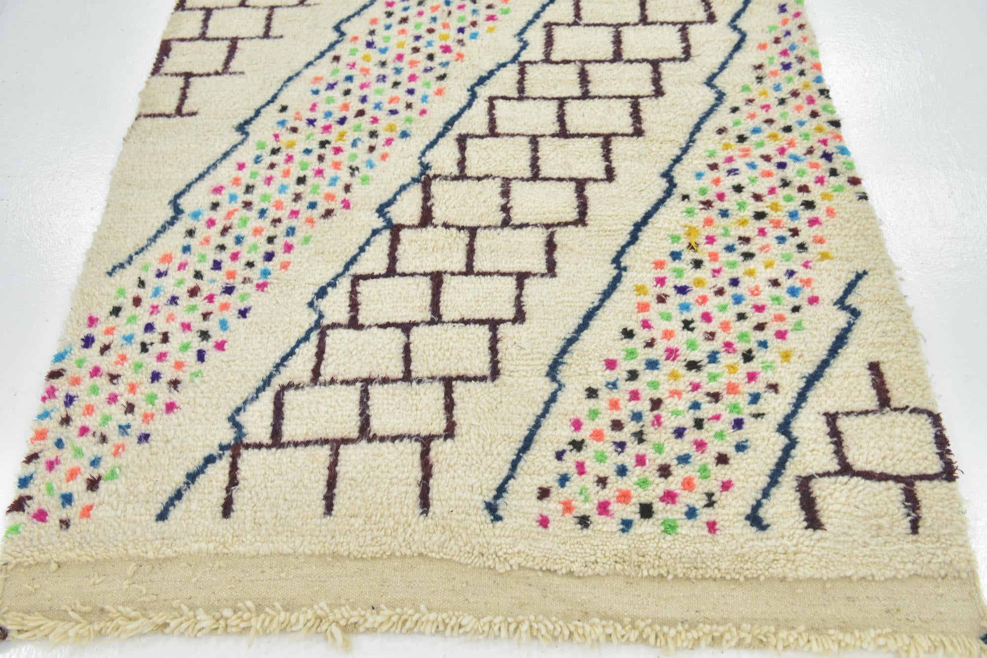4' 6 x 6' 2 Hand Knotted Moroccan Wool Rug