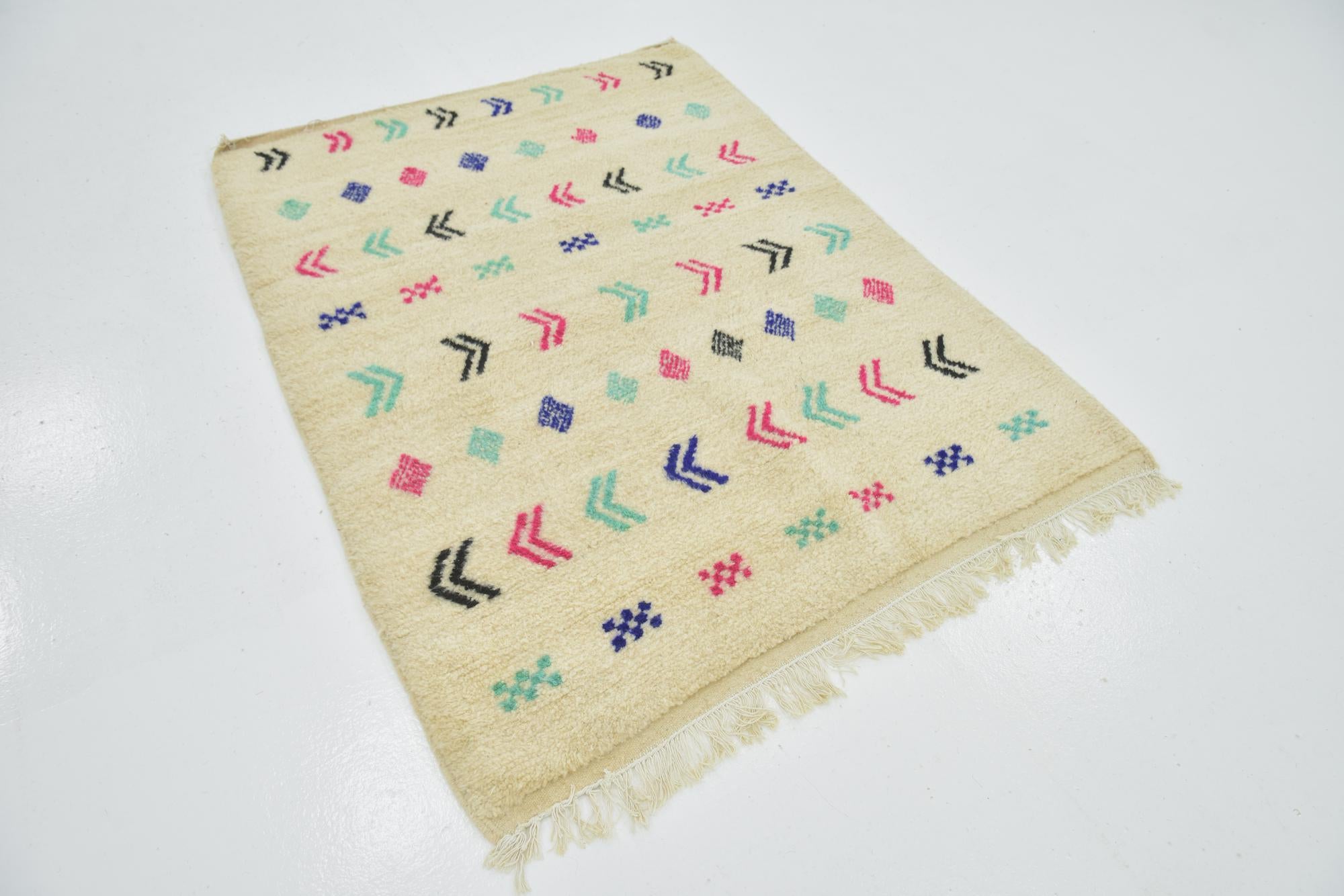 4' 3 x 6' Hand Knotted Moroccan Wool Rug