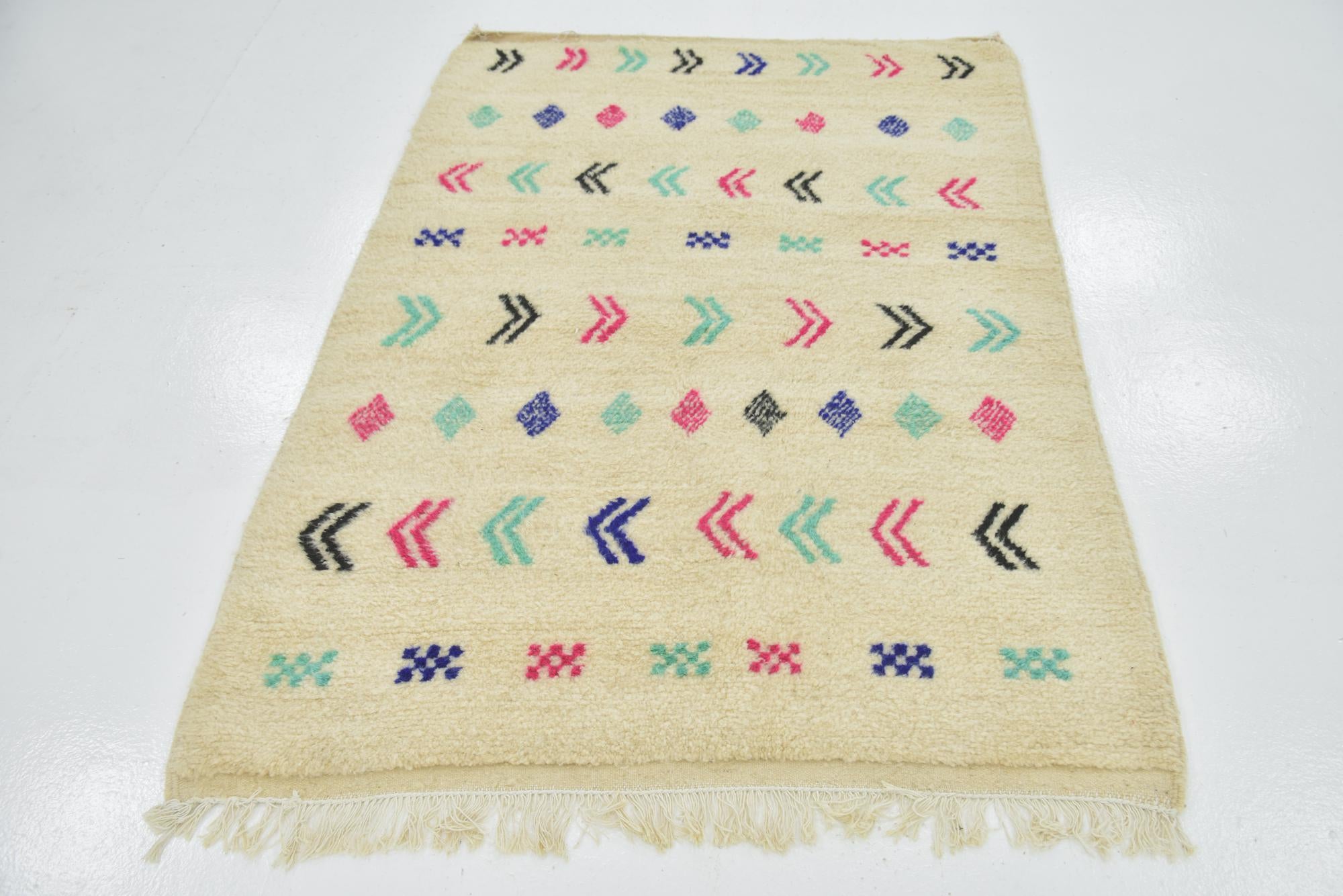 4' 3 x 6' Hand Knotted Moroccan Wool Rug