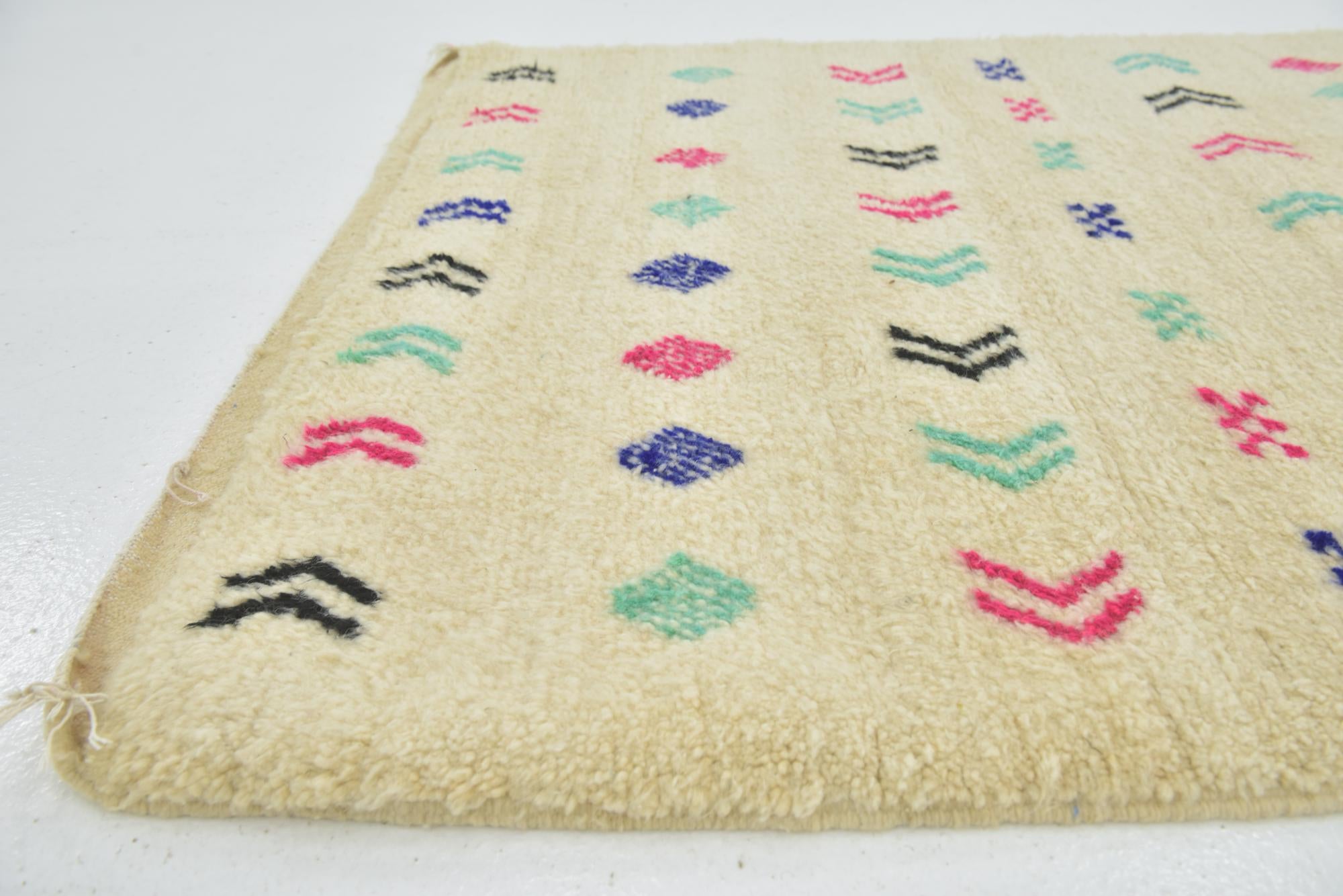 4' 3 x 6' Hand Knotted Moroccan Wool Rug