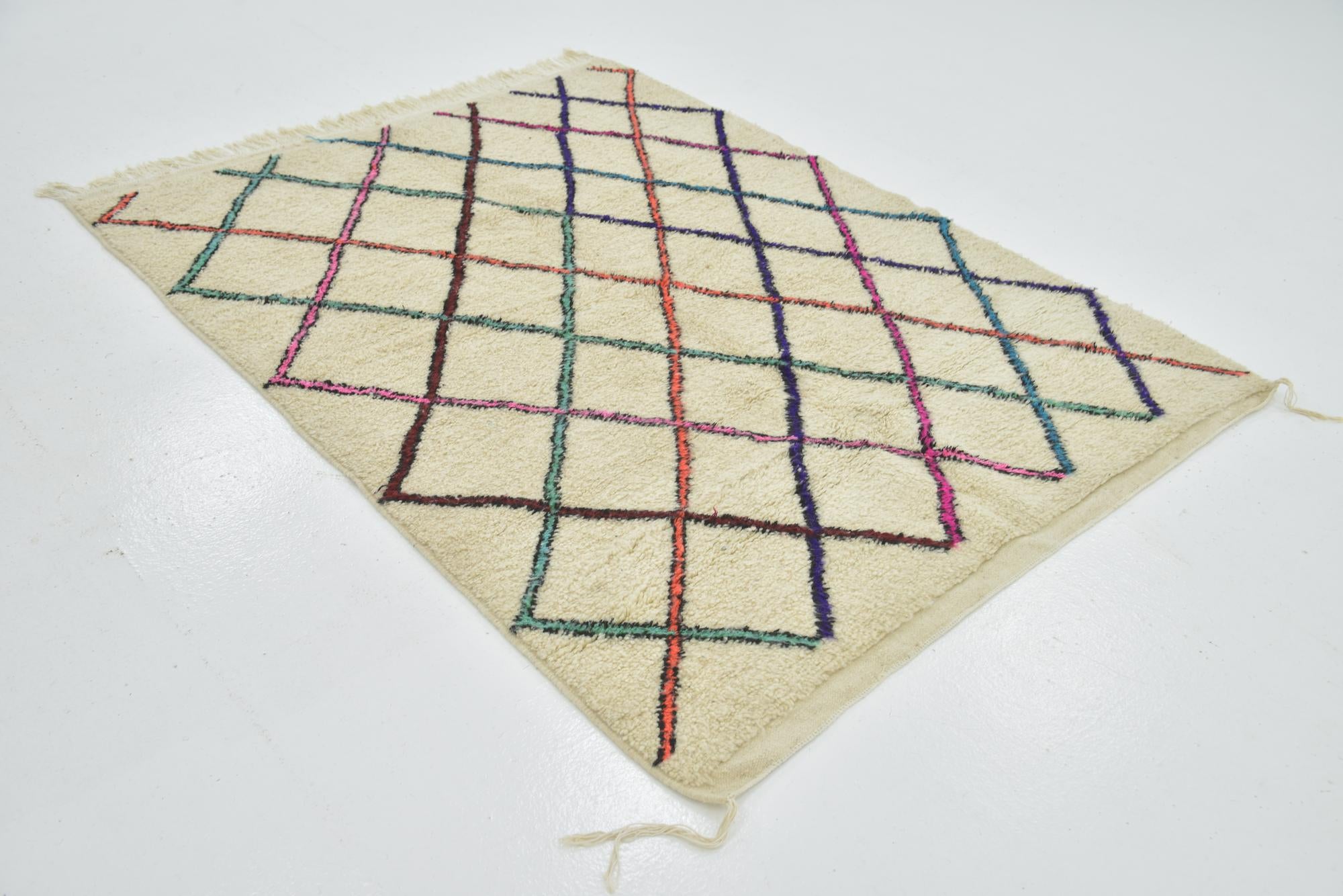 4' 10 x 6' 4 Hand Knotted Moroccan Wool Rug