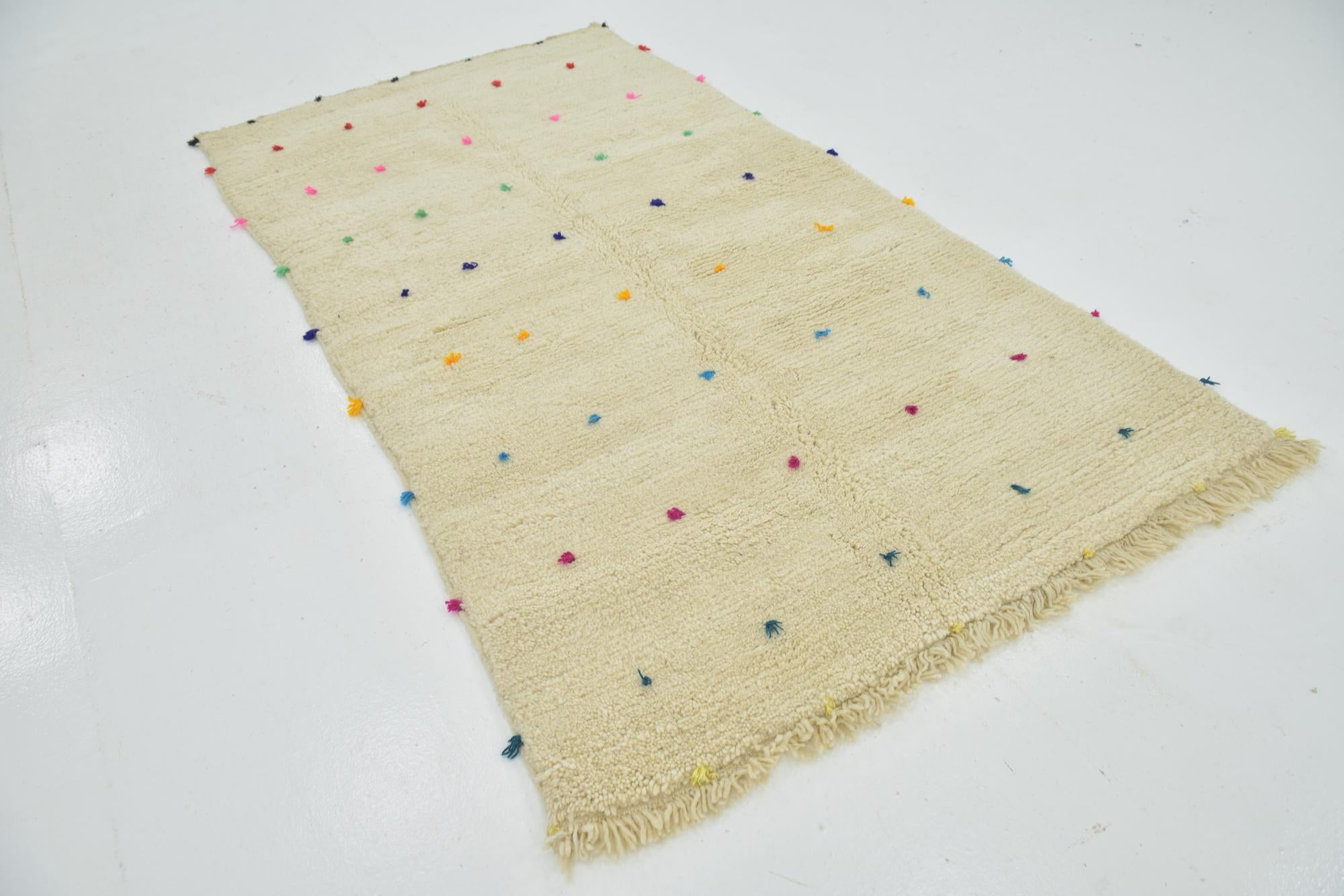 4' 9 x 8' 2 Hand Knotted Moroccan Wool Rug
