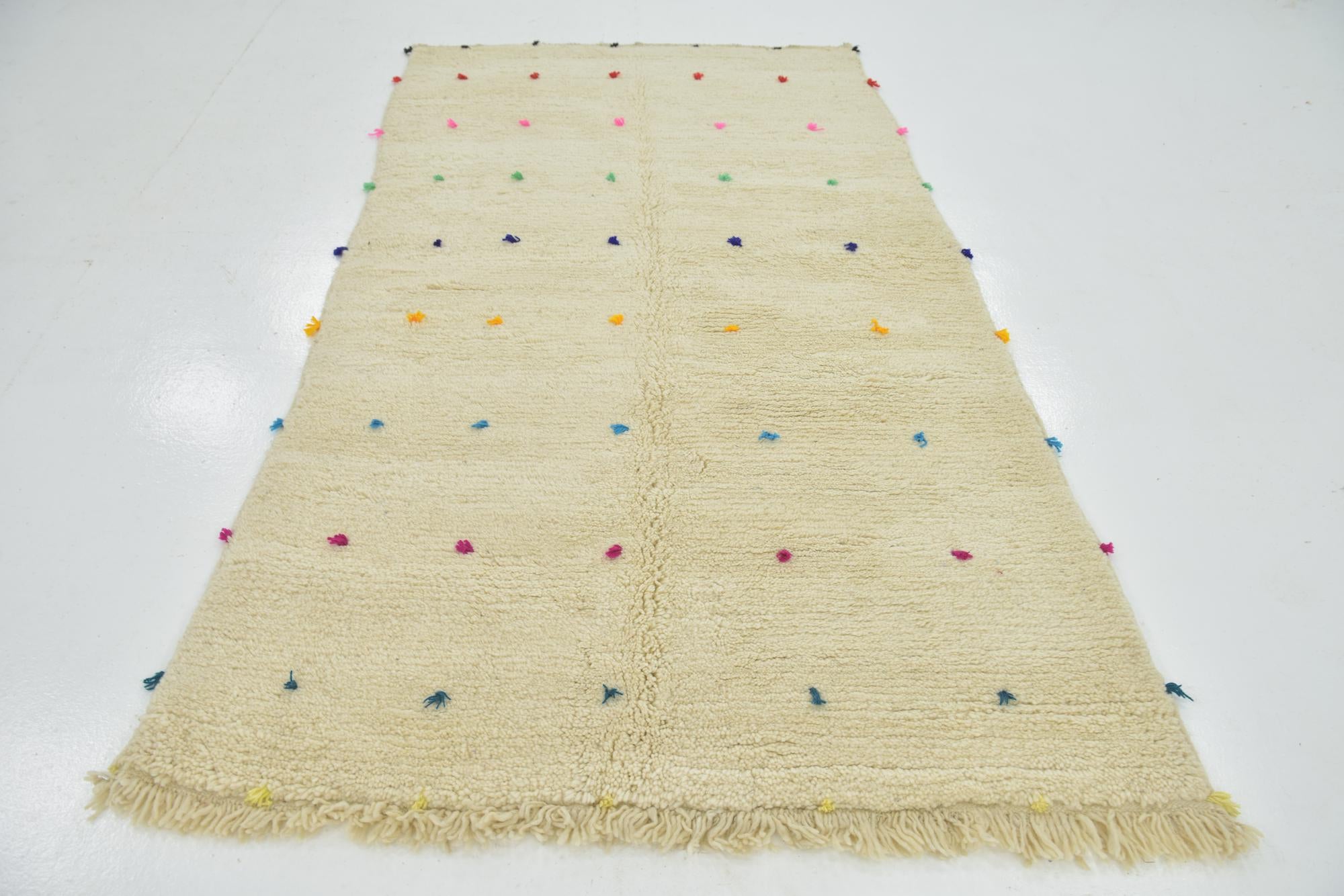 4' 9 x 8' 2 Hand Knotted Moroccan Wool Rug