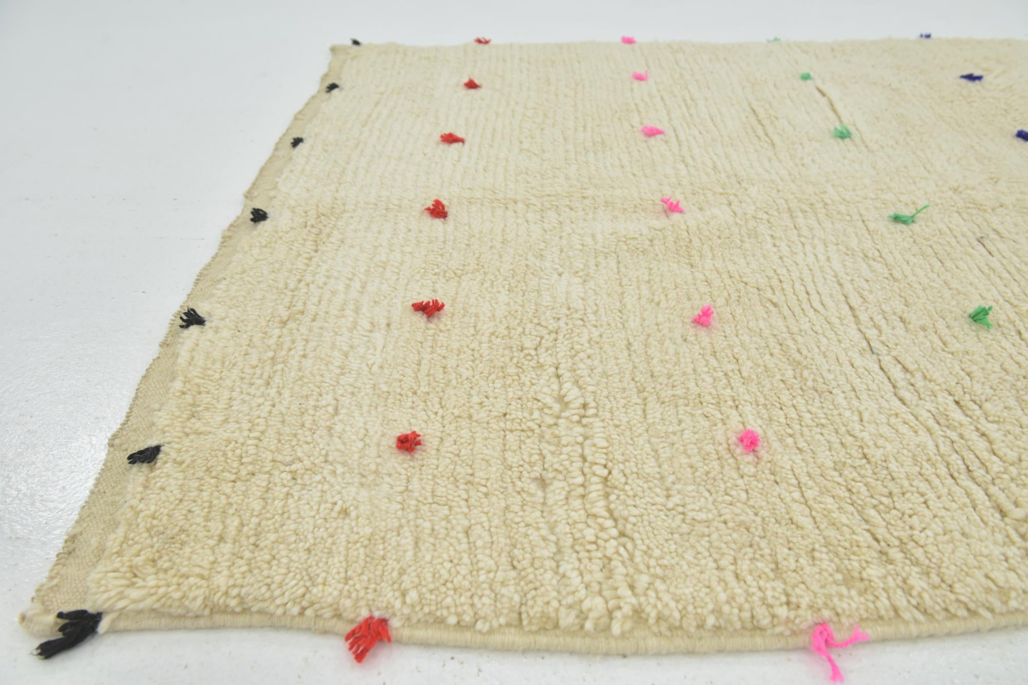 4' 9 x 8' 2 Hand Knotted Moroccan Wool Rug