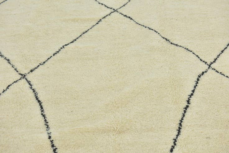 Detail image of 6' 8 x 10' Hand Knotted Moroccan Wool Rug