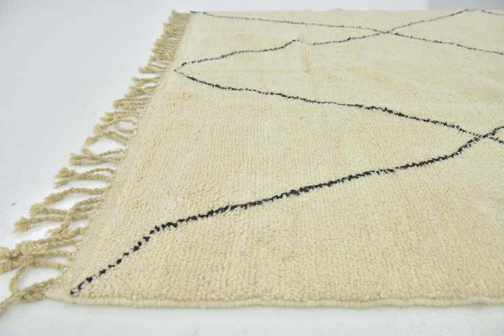 Detail image of 6' 8 x 10' Hand Knotted Moroccan Wool Rug