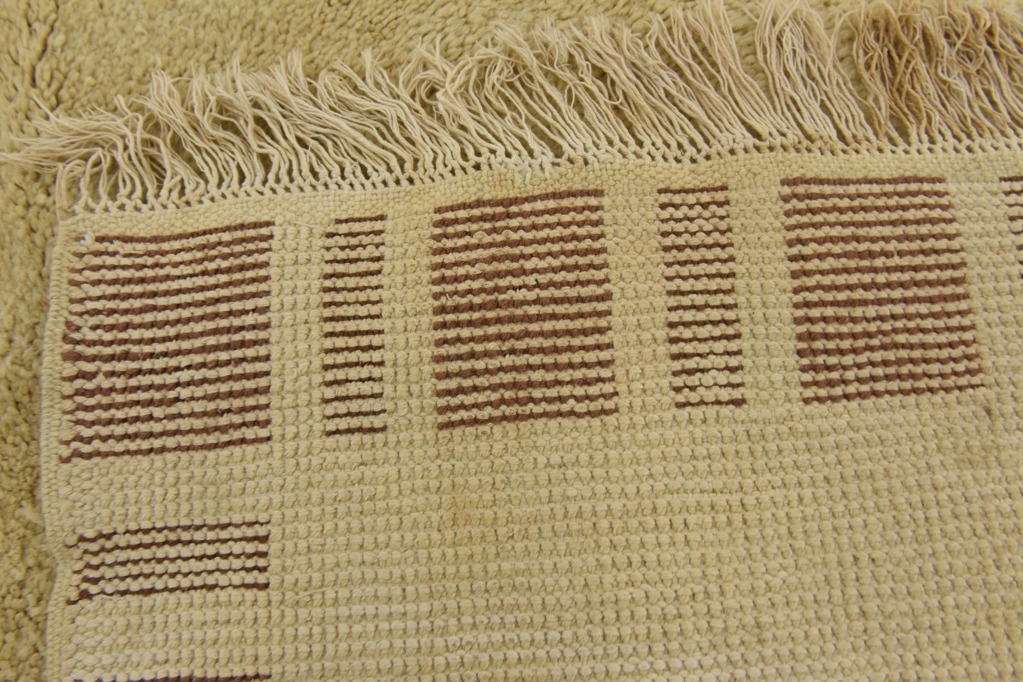 5' 6 x 8' 8 Hand Knotted Moroccan Wool Rug