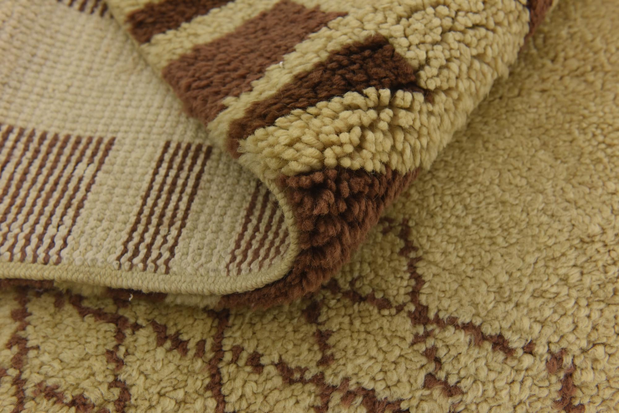 5' 6 x 8' 8 Hand Knotted Moroccan Wool Rug