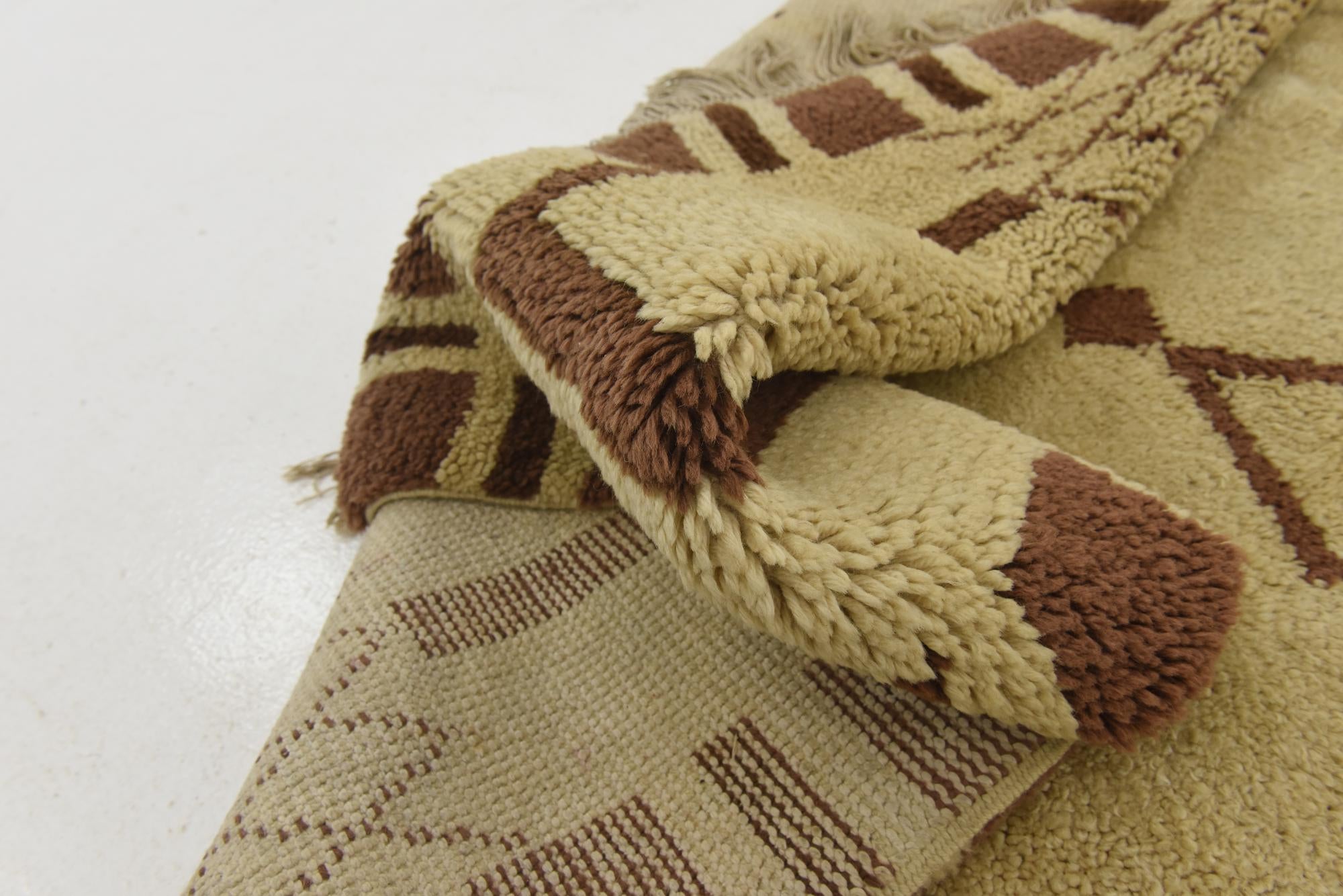 5' 6 x 8' 8 Hand Knotted Moroccan Wool Rug