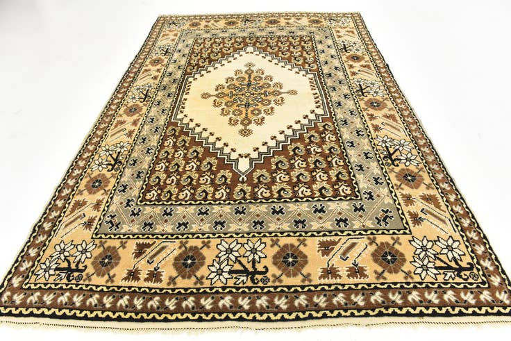 Detail image of 6' 7 x 9' 10 Hand Knotted Moroccan Wool Rug