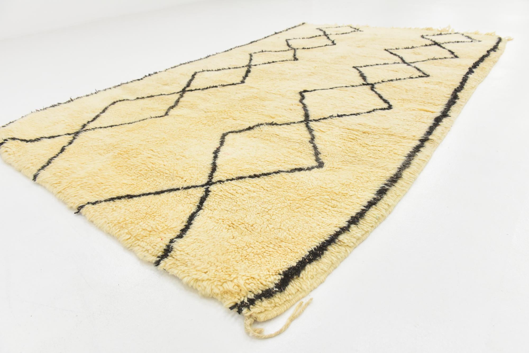 5' x 8' 5 Hand Knotted Moroccan Wool Rug