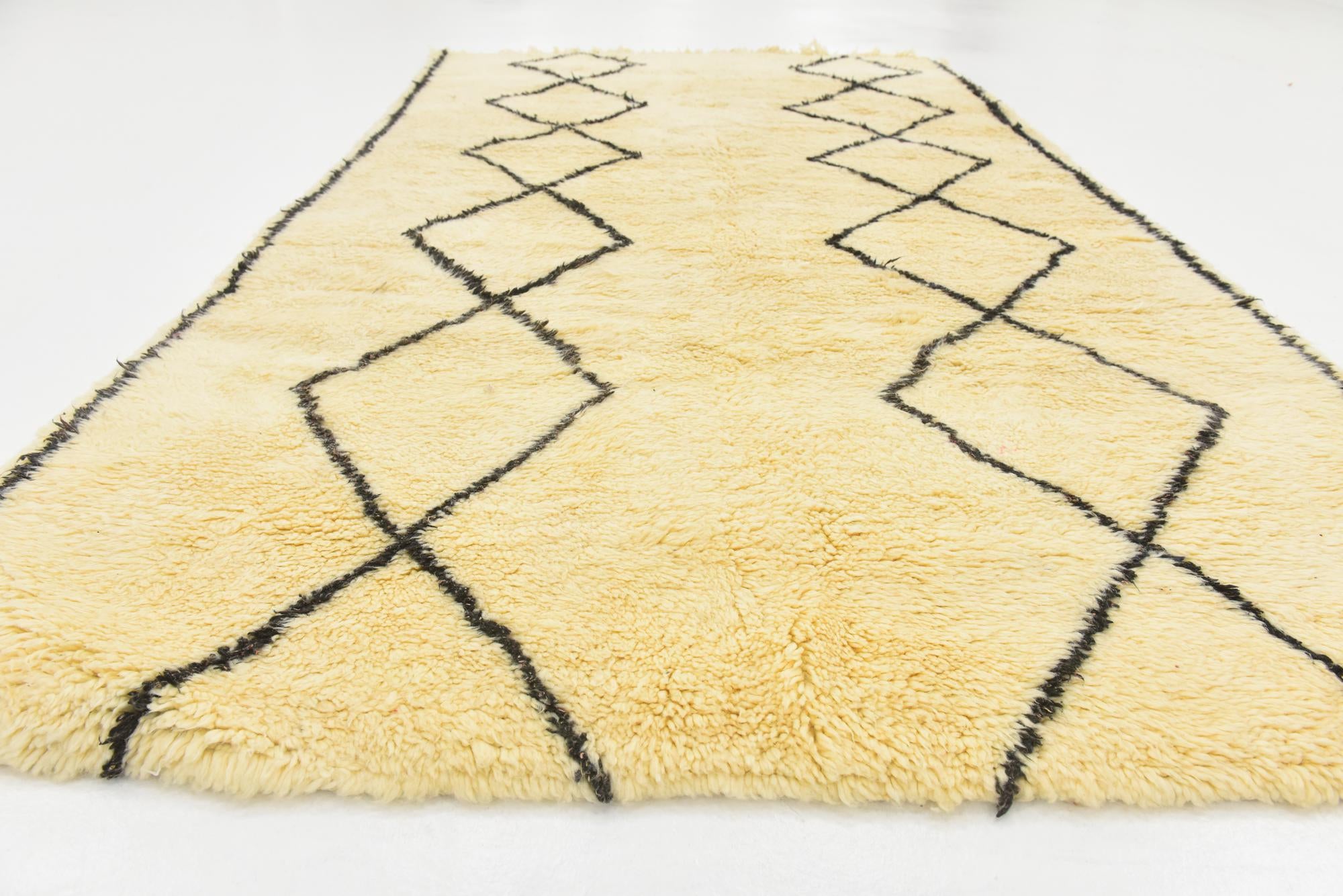 5' x 8' 5 Hand Knotted Moroccan Wool Rug