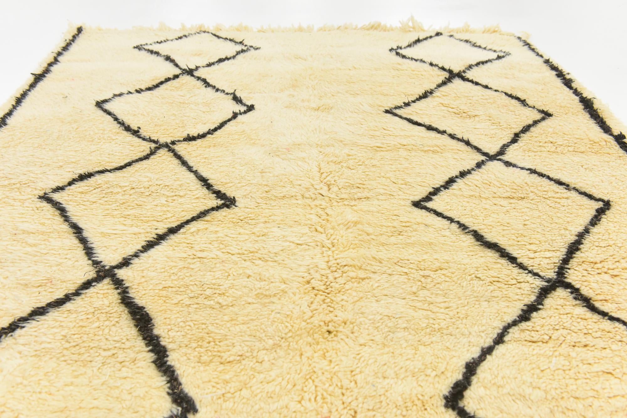 5' x 8' 5 Hand Knotted Moroccan Wool Rug