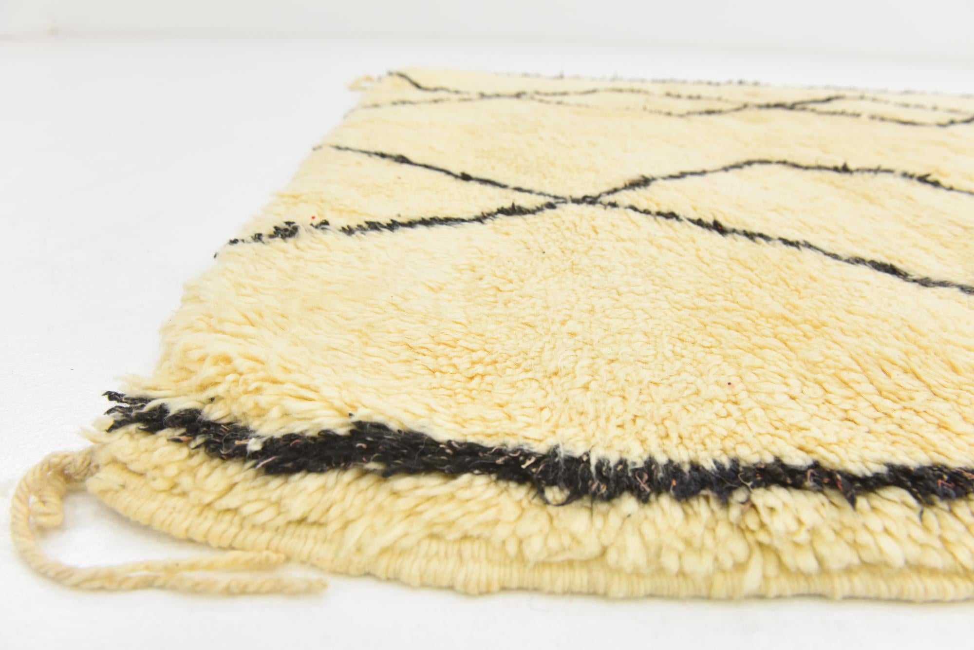 5' x 8' 5 Hand Knotted Moroccan Wool Rug