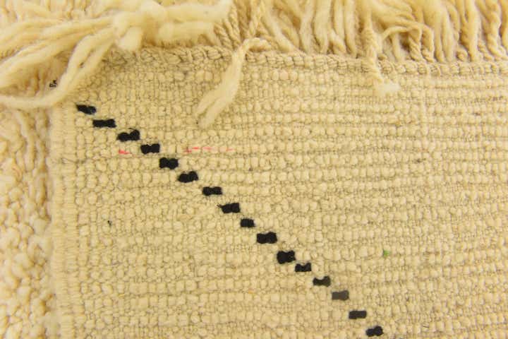 5' 9 x 8' 2 Hand Knotted Moroccan Wool Rug