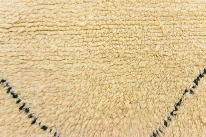 5' 9 x 8' 2 Hand Knotted Moroccan Wool Rug