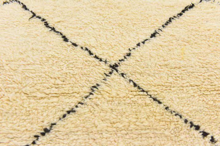 5' 9 x 8' 2 Hand Knotted Moroccan Wool Rug