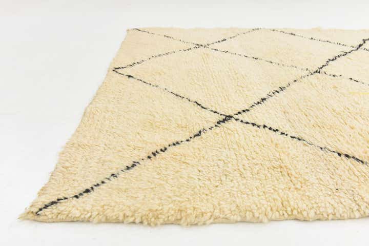 5' 9 x 8' 2 Hand Knotted Moroccan Wool Rug