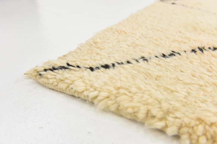 5' 9 x 8' 2 Hand Knotted Moroccan Wool Rug
