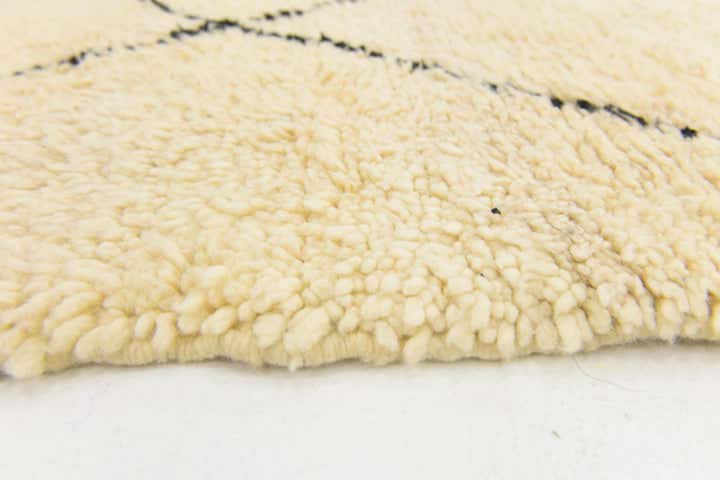 5' 9 x 8' 2 Hand Knotted Moroccan Wool Rug
