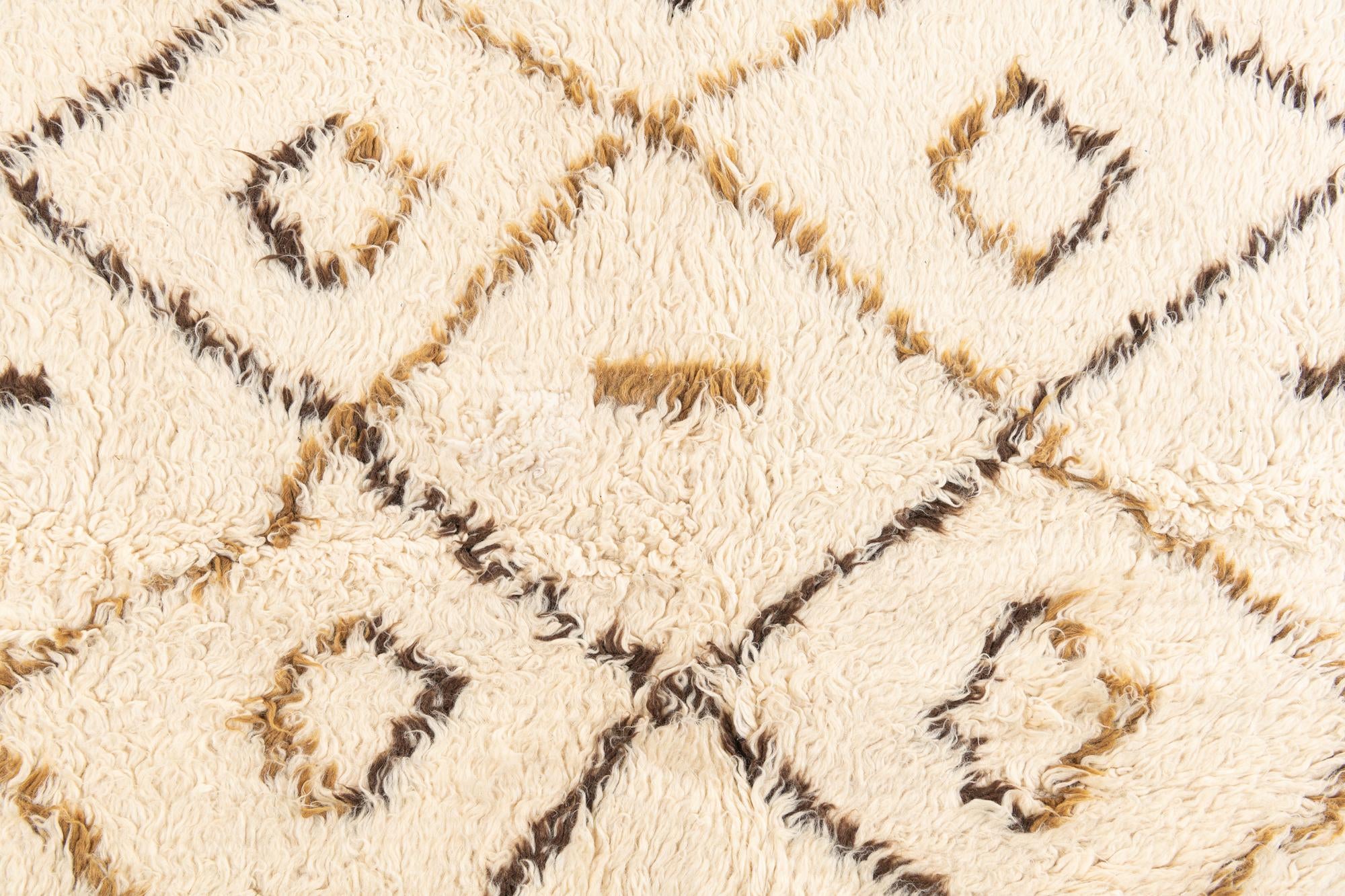 7' 10 x 10' 2 Hand Knotted Moroccan Wool Rug