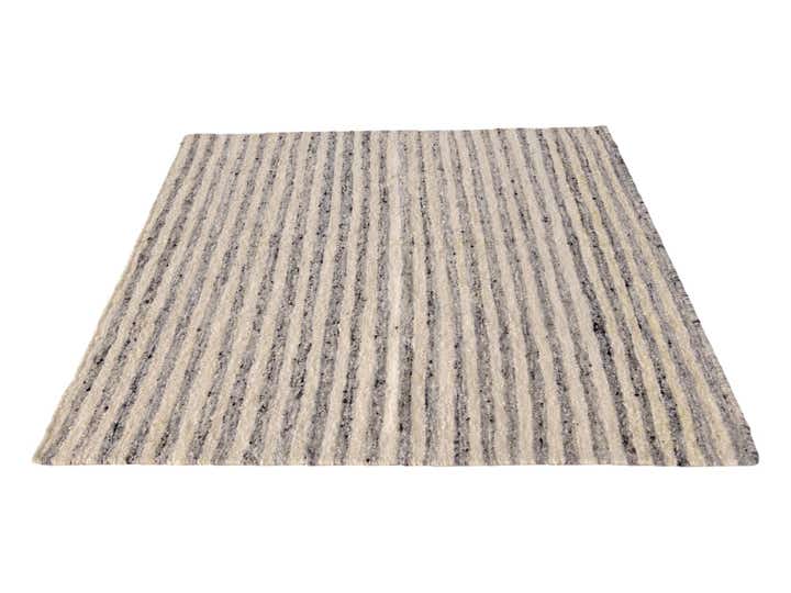 4' 11 x 6' 7 Hand Knotted Moroccan Wool Rug