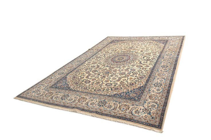 Detail image of 8' 4 x 12' Nain Rug