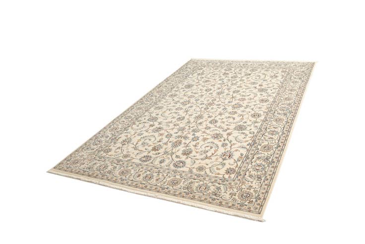 Detail image of 6' 5 x 9' 11 Nain Rug