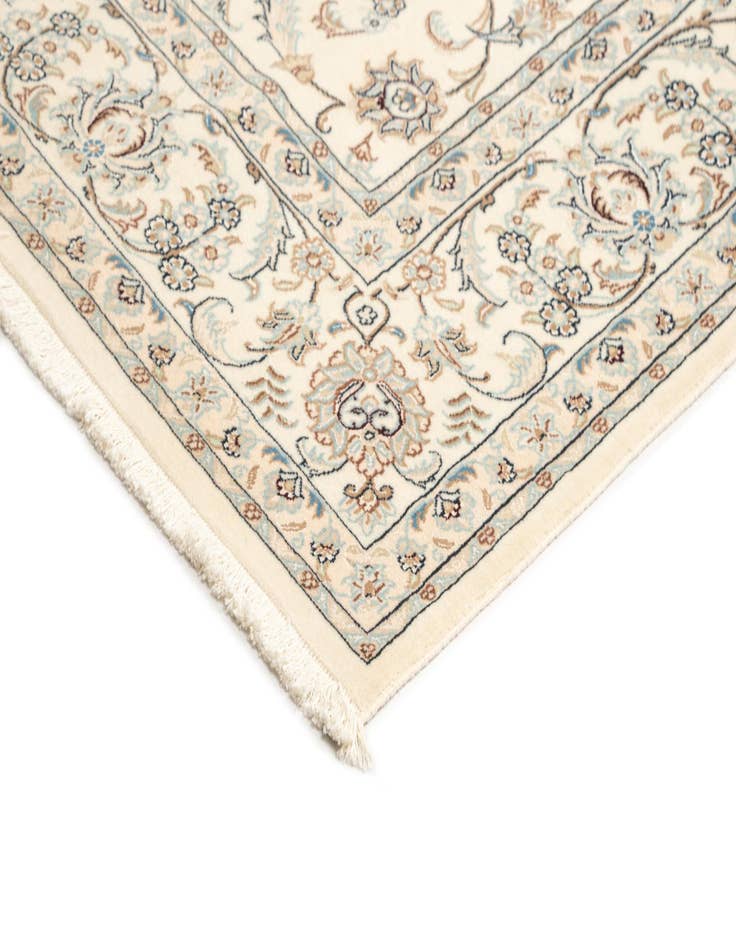 Detail image of 6' 5 x 9' 11 Nain Rug