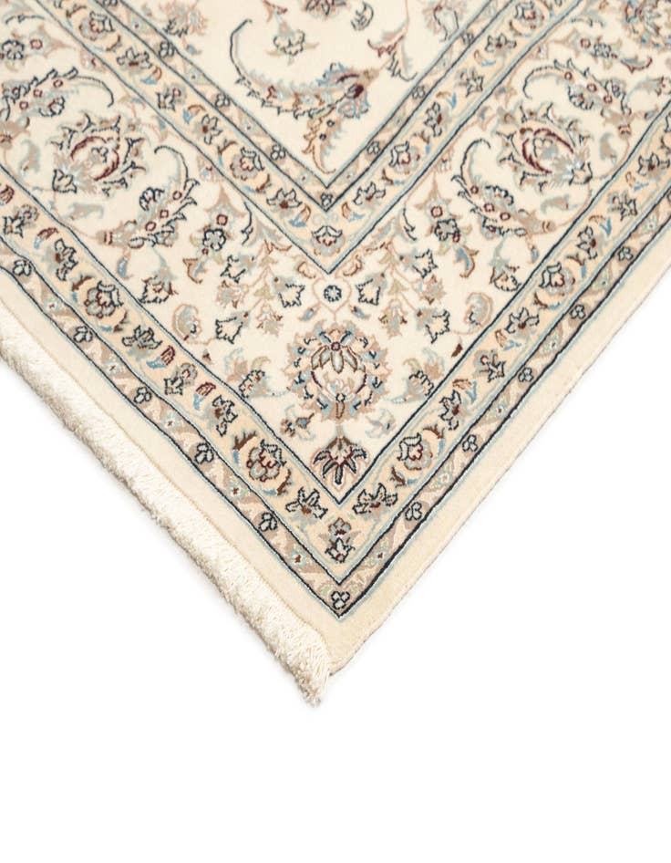 Detail image of 6' 6 x 9' 10 Nain Rug