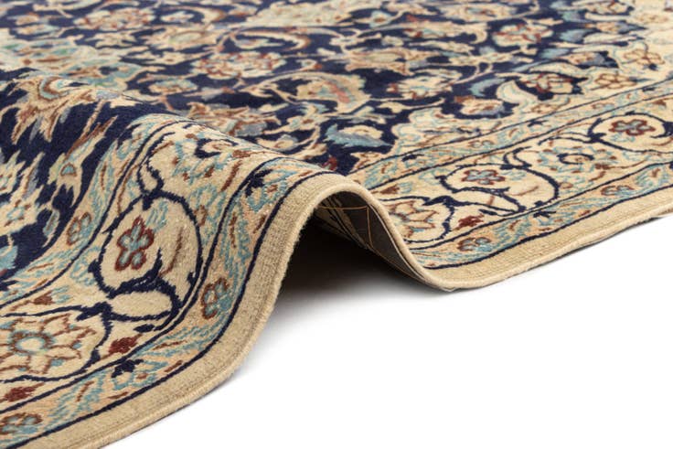 Detail image of 4' 2 x 6' 9 Nain Rug