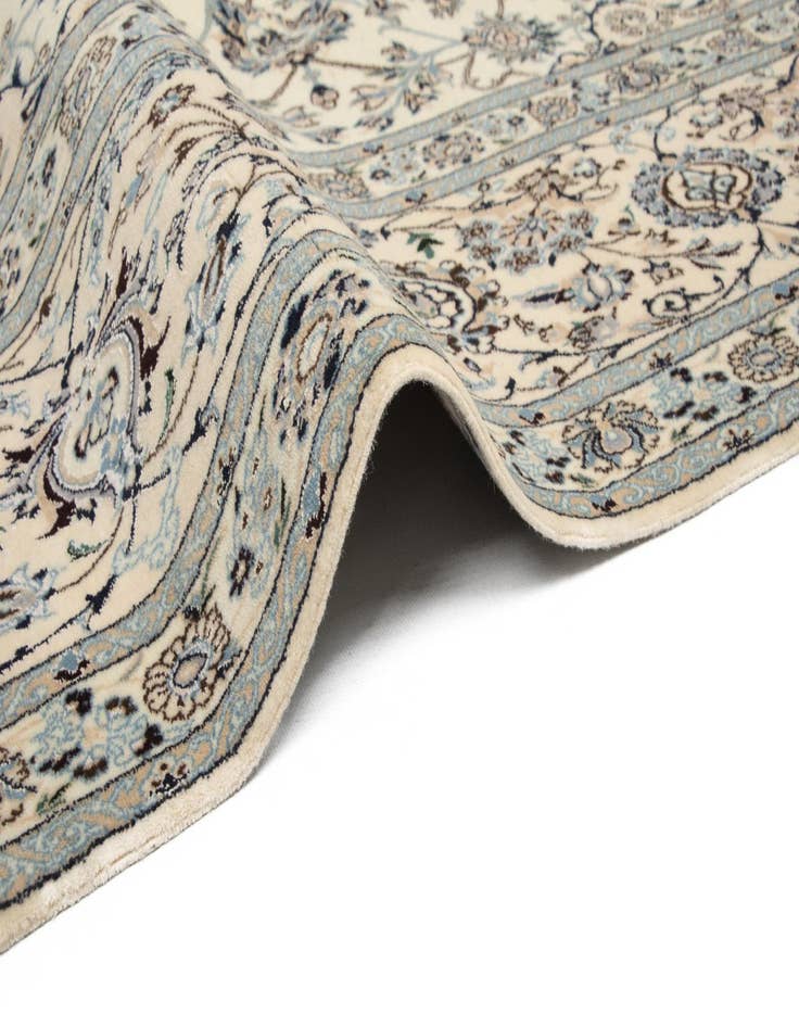 Detail image of 9' 6 x 12' 11 Nain Rug