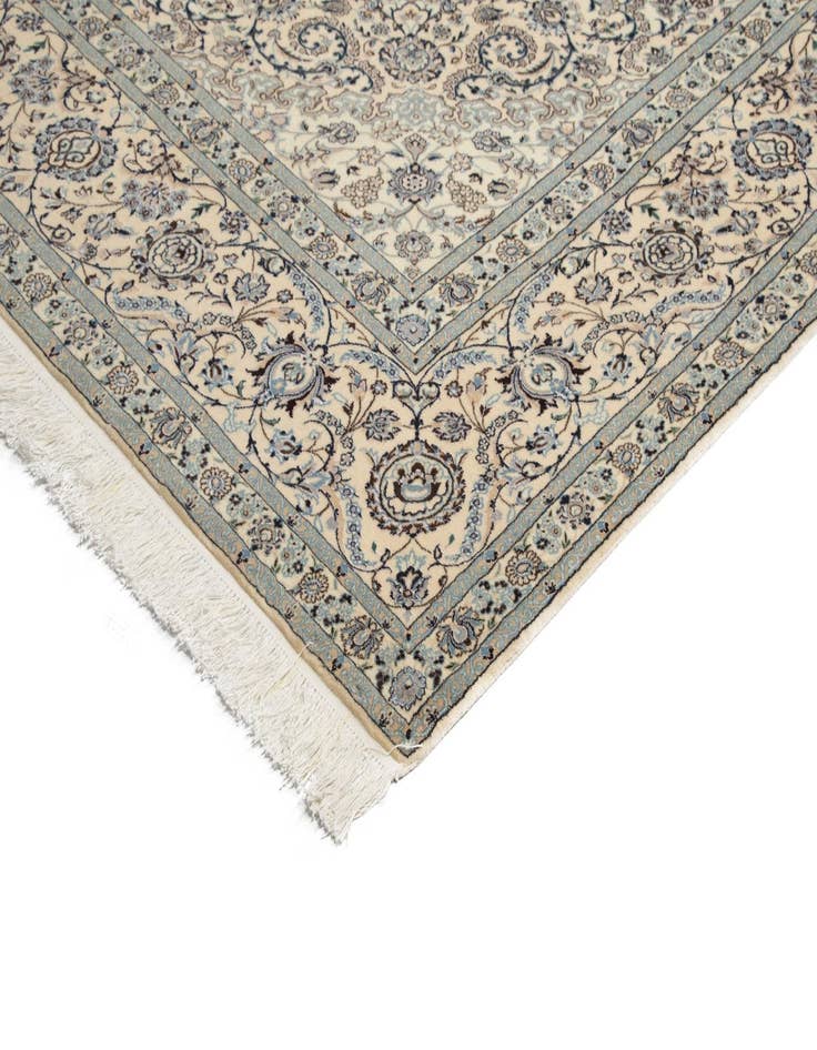 Detail image of 9' 6 x 12' 11 Nain Rug