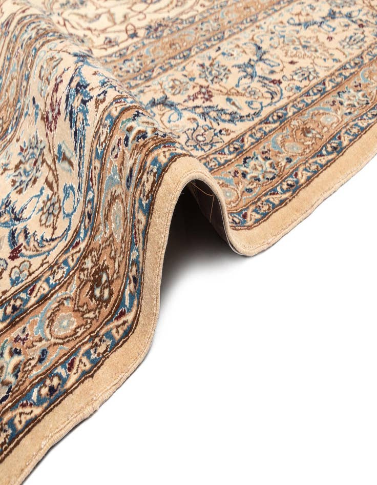 Detail image of 10' 3 x 14' 6 Nain Wool Rug