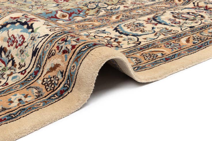 Detail image of 9' 7 x 13' Nain Wool Rug