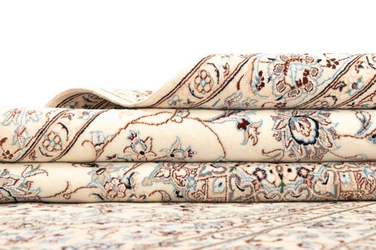 Detail image of 4' 2 x 6' 8 Nain Rug