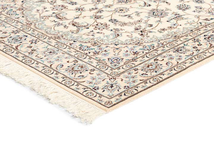 4' 2 x 6' 8 Nain Rug