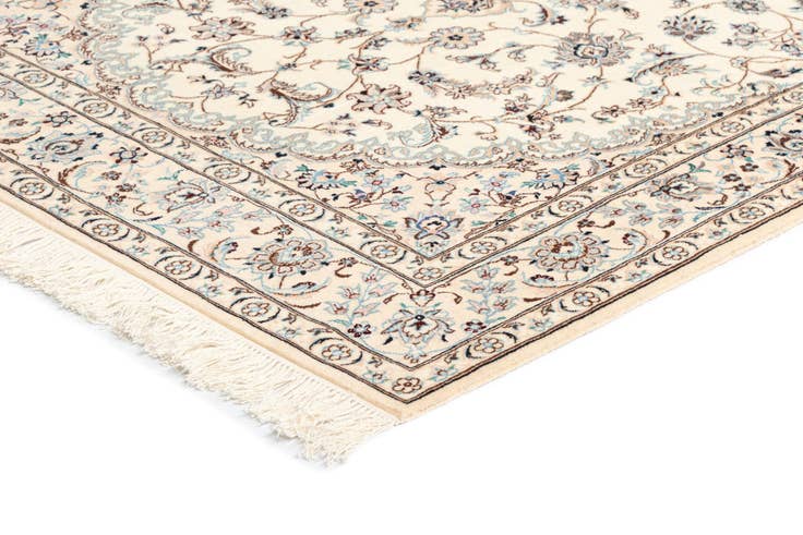 Detail image of 4' 2 x 6' 8 Nain Rug